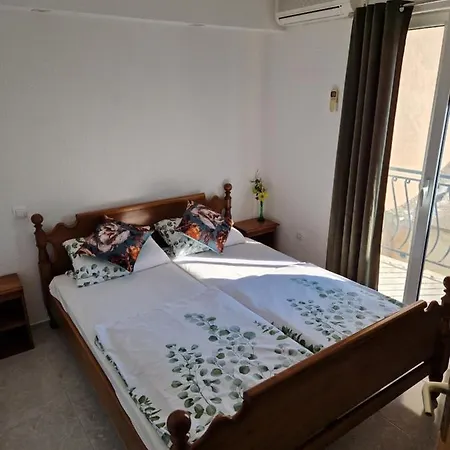 Sacher Apartament בית אירוח *